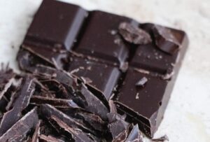 فواید شکلات تلخ برای زنان و مردان