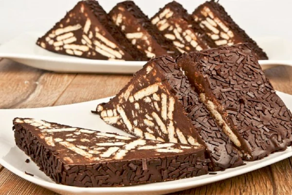 دسر شکلاتی یخچالی با بدون خامه