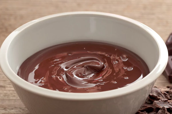 سس شکلاتی غلیظ با پودر کاکائو