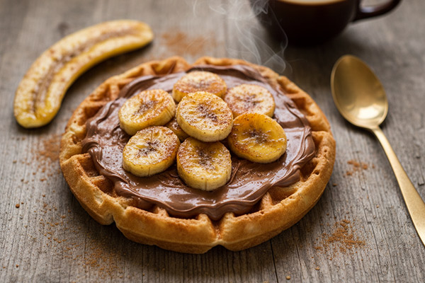 کرم کاکائوبرای وافل با تزیین موز